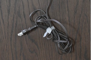 中古　美品　柏木工(KASHIWA)　格子×ボール脚デザインの照明付きガラスキャビネット　(R-086337)