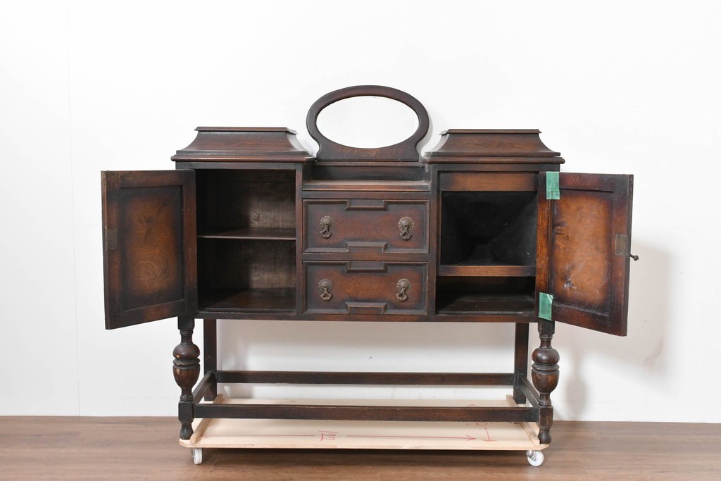 イギリスアンティーク　オーク材　Dulcetto(ダルセット)　蓄音機内蔵のミラーバックサイドボード　(R-086338)