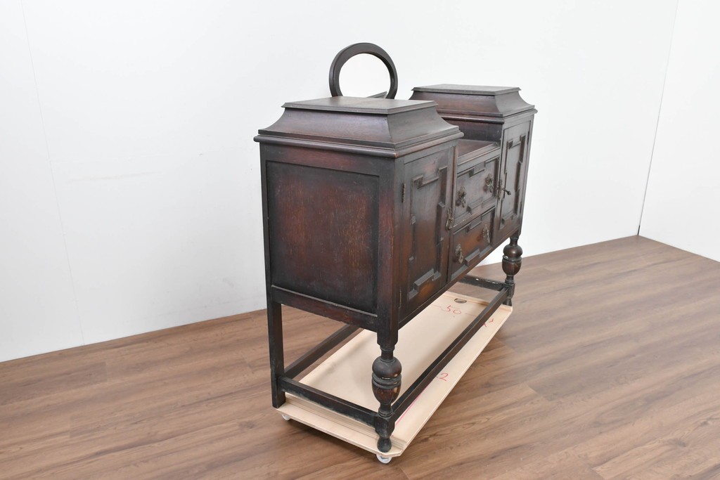 イギリスアンティーク　オーク材　Dulcetto(ダルセット)　蓄音機内蔵のミラーバックサイドボード　(R-086338)