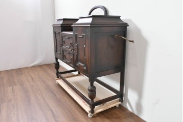 イギリスアンティーク　オーク材　Dulcetto(ダルセット)　蓄音機内蔵のミラーバックサイドボード　(R-086338)