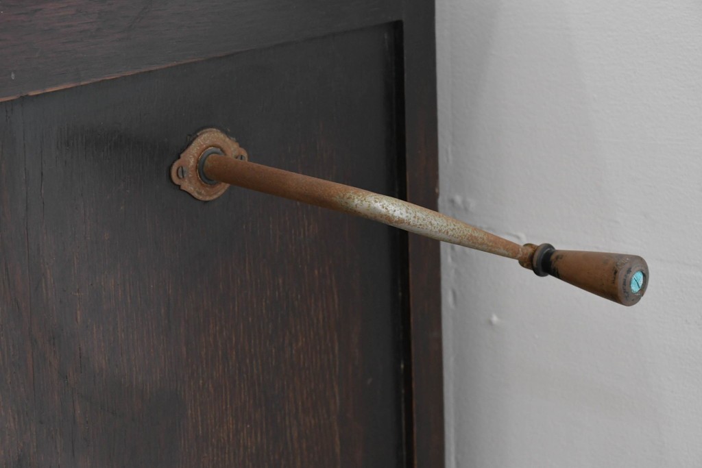 イギリスアンティーク　オーク材　Dulcetto(ダルセット)　蓄音機内蔵のミラーバックサイドボード　(R-086338)