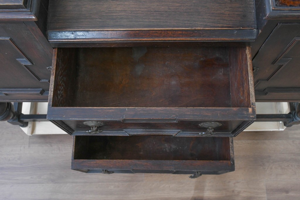 イギリスアンティーク　オーク材　Dulcetto(ダルセット)　蓄音機内蔵のミラーバックサイドボード　(R-086338)