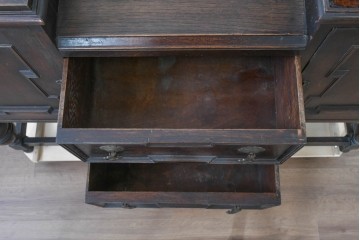 イギリスアンティーク　オーク材　Dulcetto(ダルセット)　蓄音機内蔵のミラーバックサイドボード　(R-086338)