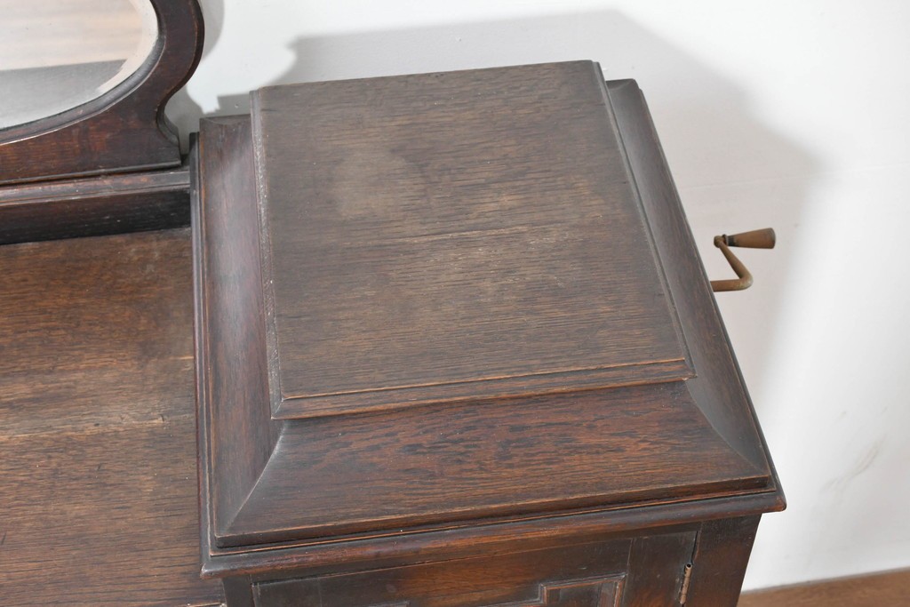 イギリスアンティーク　オーク材　Dulcetto(ダルセット)　蓄音機内蔵のミラーバックサイドボード　(R-086338)