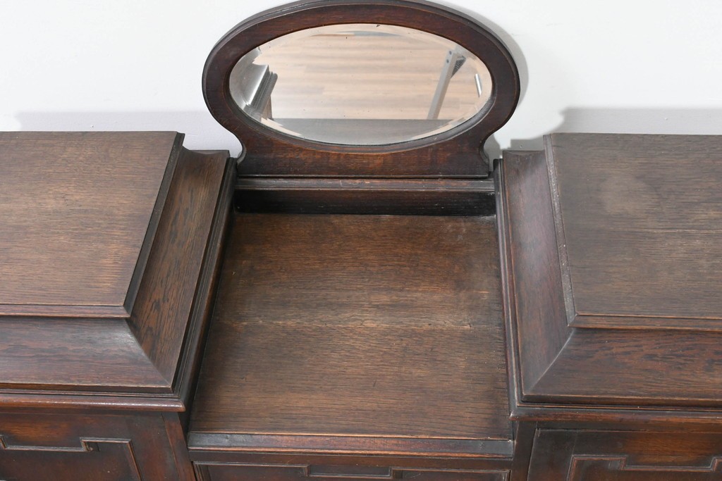 イギリスアンティーク　オーク材　Dulcetto(ダルセット)　蓄音機内蔵のミラーバックサイドボード　(R-086338)