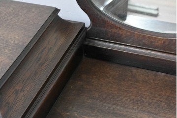 イギリスアンティーク　オーク材　Dulcetto(ダルセット)　蓄音機内蔵のミラーバックサイドボード　(R-086338)