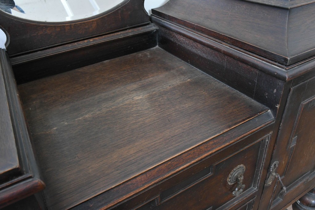 イギリスアンティーク　オーク材　Dulcetto(ダルセット)　蓄音機内蔵のミラーバックサイドボード　(R-086338)