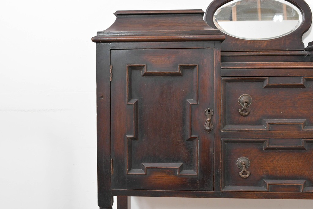 イギリスアンティーク　オーク材　Dulcetto(ダルセット)　蓄音機内蔵のミラーバックサイドボード　(R-086338)