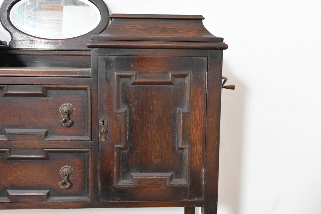 イギリスアンティーク　オーク材　Dulcetto(ダルセット)　蓄音機内蔵のミラーバックサイドボード　(R-086338)