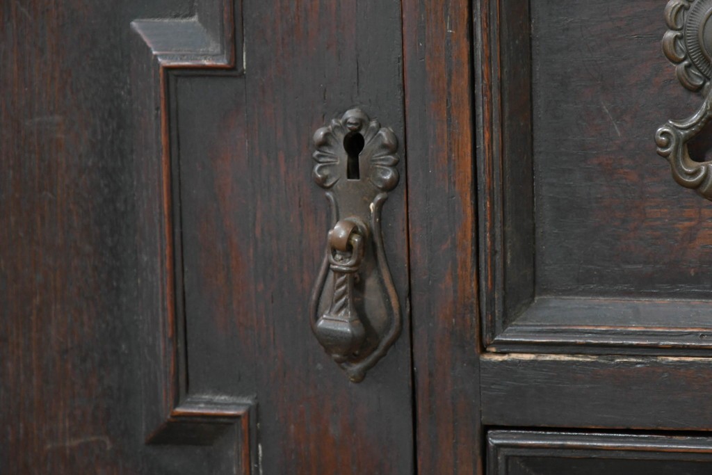 イギリスアンティーク　オーク材　Dulcetto(ダルセット)　蓄音機内蔵のミラーバックサイドボード　(R-086338)