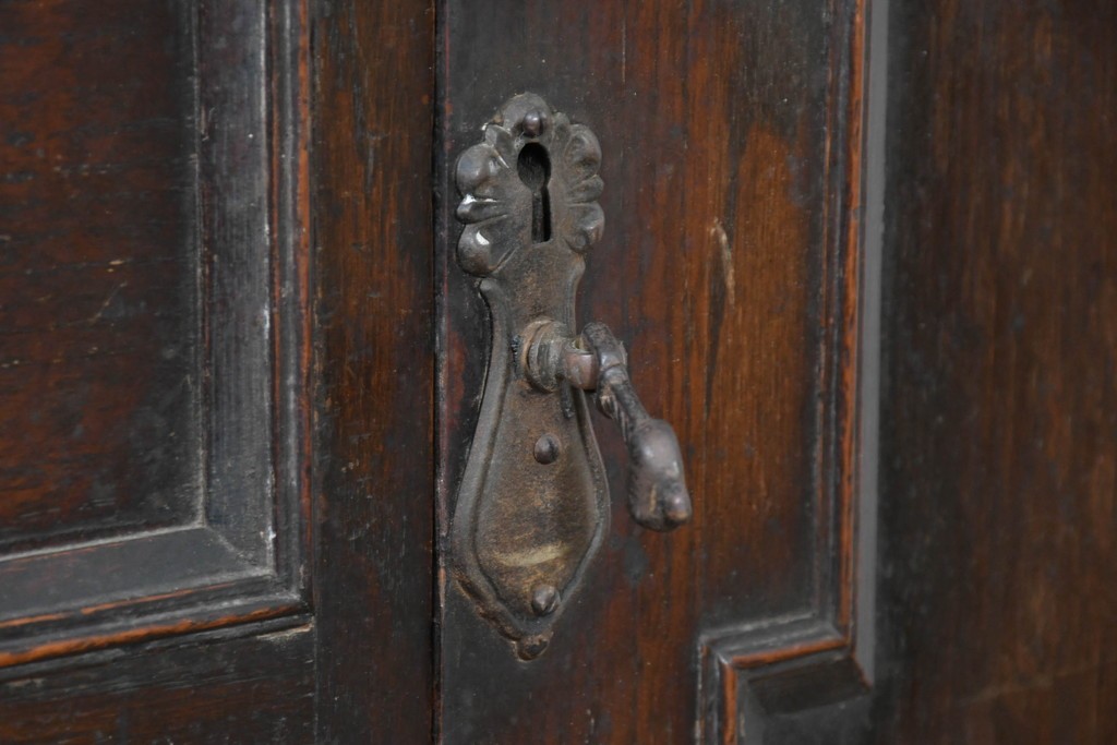 イギリスアンティーク　オーク材　Dulcetto(ダルセット)　蓄音機内蔵のミラーバックサイドボード　(R-086338)