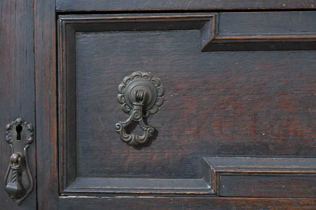 イギリスアンティーク　オーク材　Dulcetto(ダルセット)　蓄音機内蔵のミラーバックサイドボード　(R-086338)