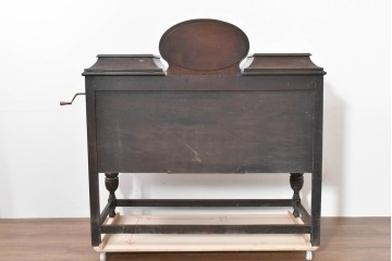 イギリスアンティーク　オーク材　Dulcetto(ダルセット)　蓄音機内蔵のミラーバックサイドボード　(R-086338)