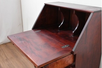 中古　美品　国産職人手作り　樺(カバ)材　深みのある赤褐色の木色が美しいライティングビューロー　(R-086339)