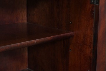 中古　美品　国産職人手作り　樺(カバ)材　深みのある赤褐色の木色が美しいライティングビューロー　(R-086339)