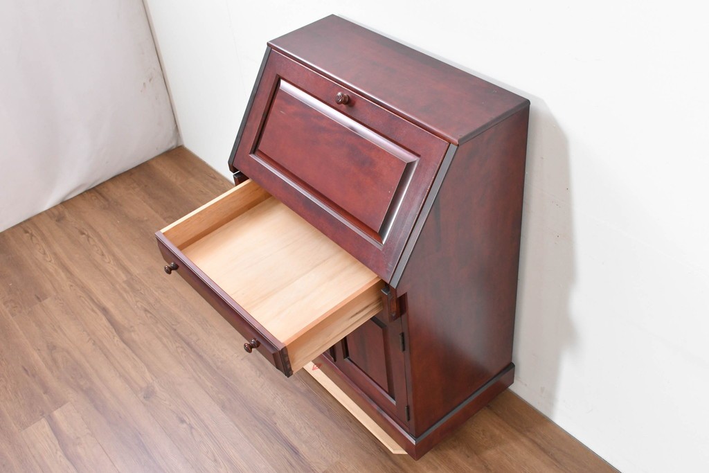 中古　美品　国産職人手作り　樺(カバ)材　深みのある赤褐色の木色が美しいライティングビューロー　(R-086339)