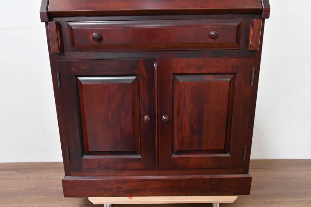 中古　美品　国産職人手作り　樺(カバ)材　深みのある赤褐色の木色が美しいライティングビューロー　(R-086339)