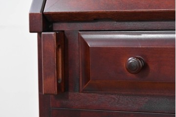 中古　美品　国産職人手作り　樺(カバ)材　深みのある赤褐色の木色が美しいライティングビューロー　(R-086339)