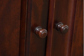 中古　美品　国産職人手作り　樺(カバ)材　深みのある赤褐色の木色が美しいライティングビューロー　(R-086339)