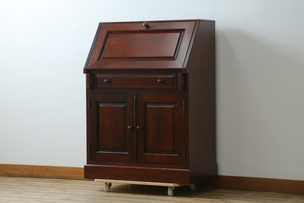 中古　美品　国産職人手作り　樺(カバ)材　深みのある赤褐色の木色が美しいライティングビューロー　(R-086339)