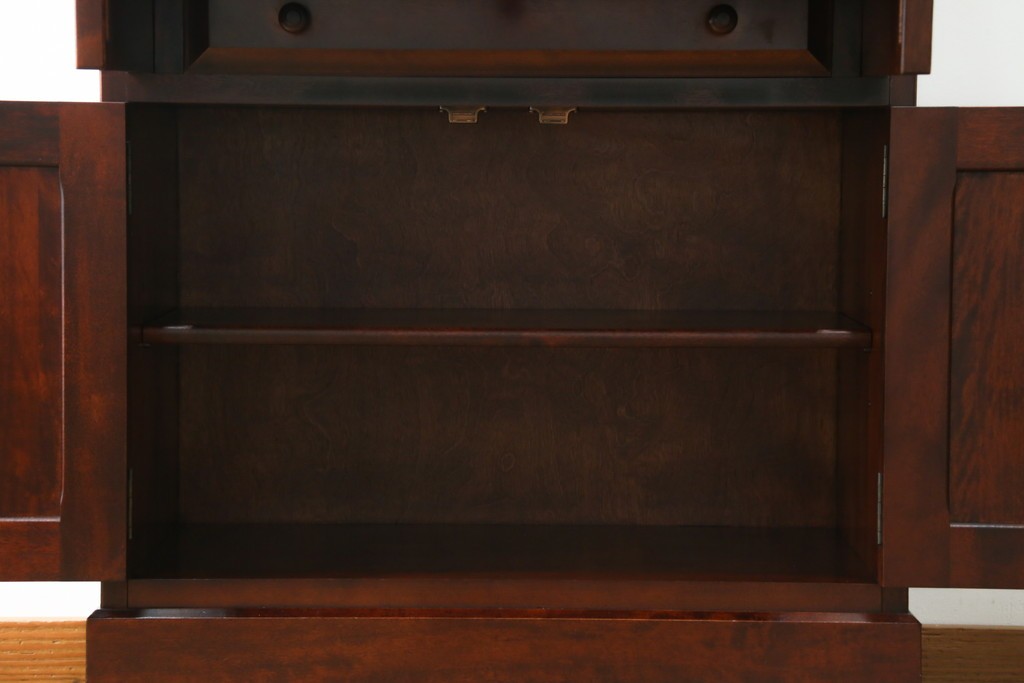 中古　美品　国産職人手作り　樺(カバ)材　深みのある赤褐色の木色が美しいライティングビューロー　(R-086339)