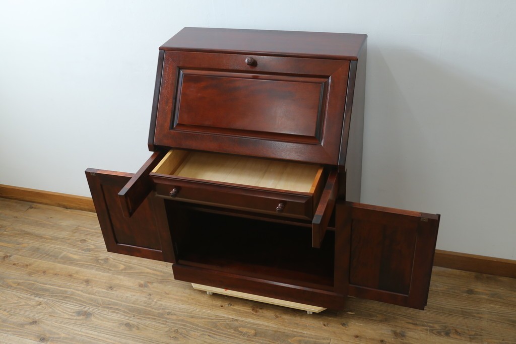 中古　美品　国産職人手作り　樺(カバ)材　深みのある赤褐色の木色が美しいライティングビューロー　(R-086339)