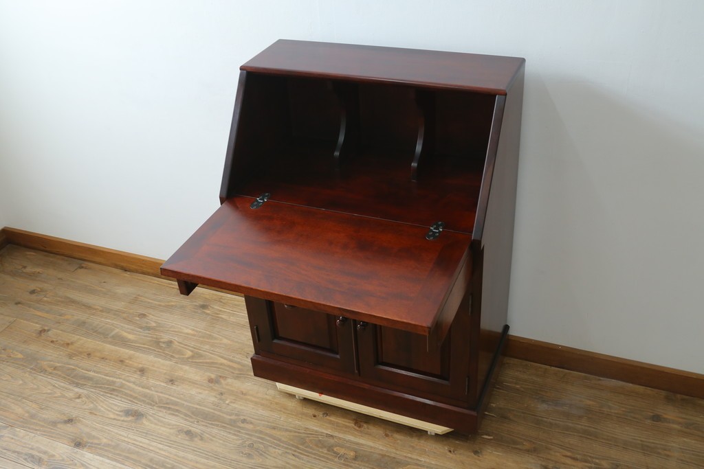 中古　美品　国産職人手作り　樺(カバ)材　深みのある赤褐色の木色が美しいライティングビューロー　(R-086339)