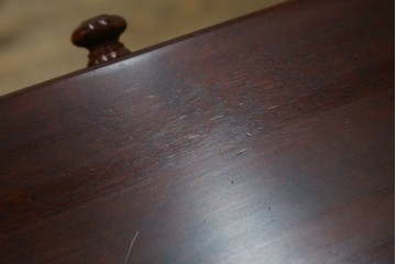 中古　美品　国産職人手作り　樺(カバ)材　深みのある赤褐色の木色が美しいライティングビューロー　(R-086339)