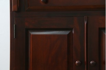中古　美品　国産職人手作り　樺(カバ)材　深みのある赤褐色の木色が美しいライティングビューロー　(R-086339)