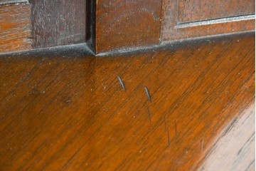 和製アンティーク　上質な作り!!　チーク材　古い洋館のコーナーキャビネット　(R-086340)