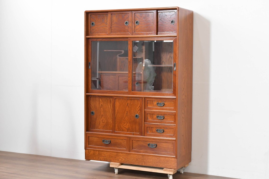 中古　美品　国産職人手作り　欅(ケヤキ)材　力強く美しい木目の茶箪笥　(R-086341)