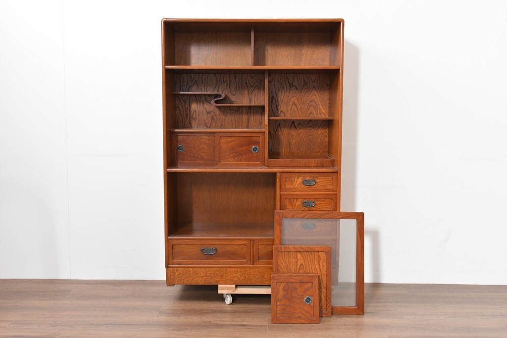 中古　美品　国産職人手作り　欅(ケヤキ)材　力強く美しい木目の茶箪笥　(R-086341)