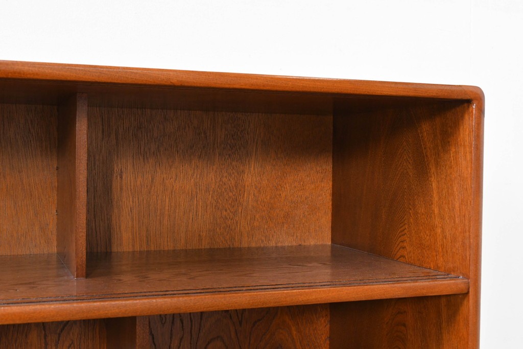 中古　美品　国産職人手作り　欅(ケヤキ)材　力強く美しい木目の茶箪笥　(R-086341)