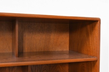 中古　美品　国産職人手作り　欅(ケヤキ)材　力強く美しい木目の茶箪笥　(R-086341)