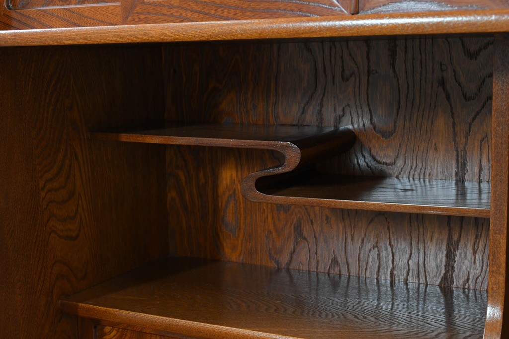 中古　美品　国産職人手作り　欅(ケヤキ)材　力強く美しい木目の茶箪笥　(R-086341)