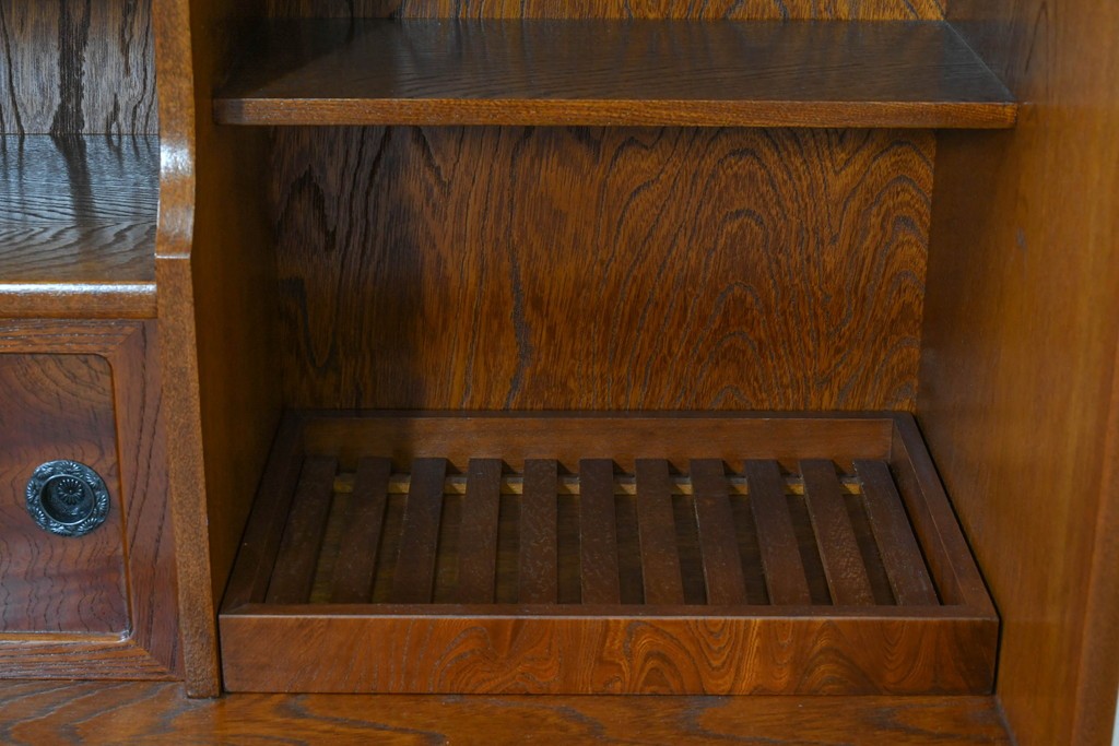 中古　美品　国産職人手作り　欅(ケヤキ)材　力強く美しい木目の茶箪笥　(R-086341)