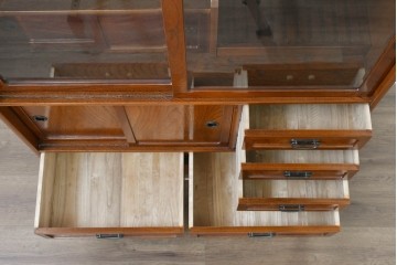 中古　美品　国産職人手作り　欅(ケヤキ)材　力強く美しい木目の茶箪笥　(R-086341)