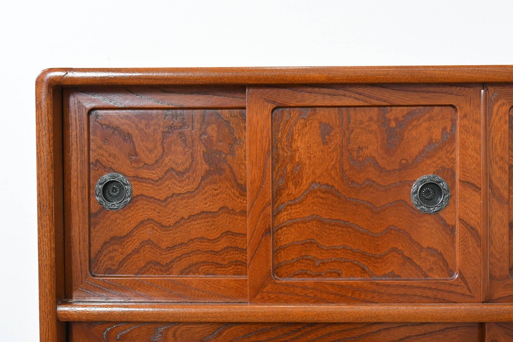 中古　美品　国産職人手作り　欅(ケヤキ)材　力強く美しい木目の茶箪笥　(R-086341)