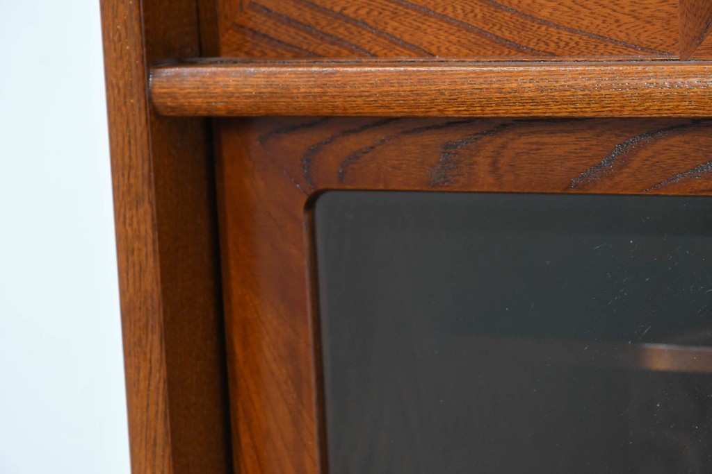 中古　美品　国産職人手作り　欅(ケヤキ)材　力強く美しい木目の茶箪笥　(R-086341)