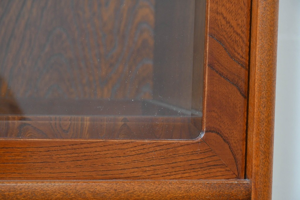 中古　美品　国産職人手作り　欅(ケヤキ)材　力強く美しい木目の茶箪笥　(R-086341)