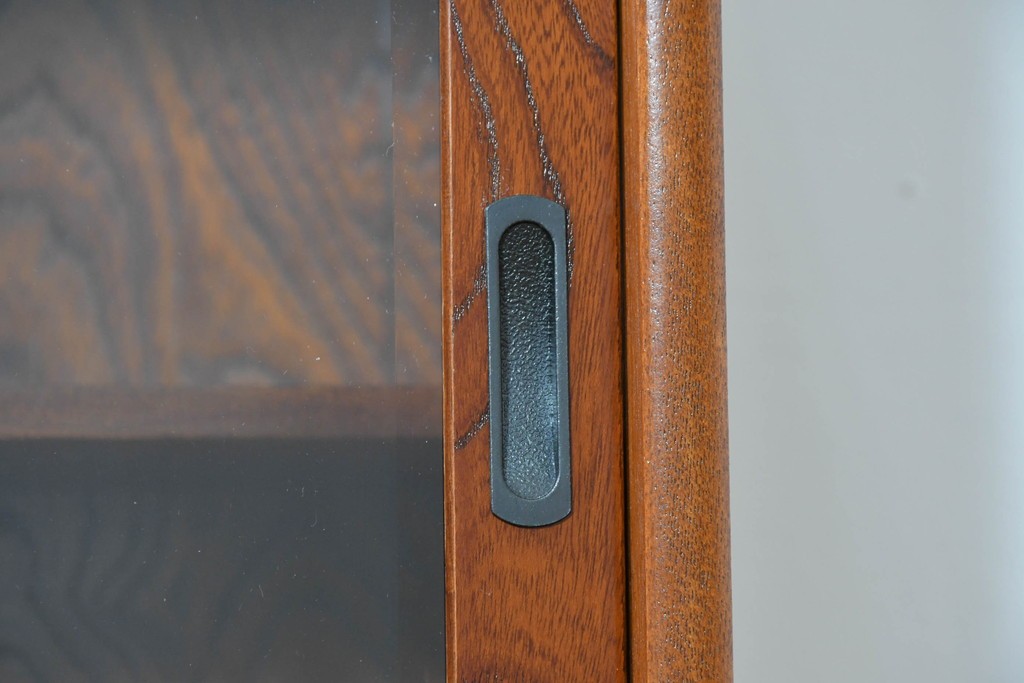 中古　美品　国産職人手作り　欅(ケヤキ)材　力強く美しい木目の茶箪笥　(R-086341)