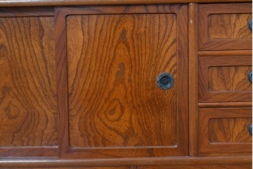 中古　美品　国産職人手作り　欅(ケヤキ)材　力強く美しい木目の茶箪笥　(R-086341)