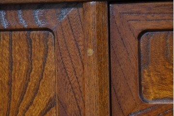 中古　美品　国産職人手作り　欅(ケヤキ)材　力強く美しい木目の茶箪笥　(R-086341)