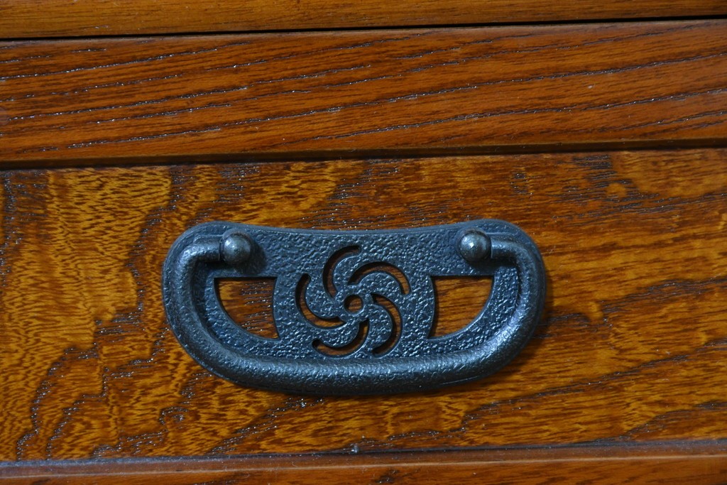 中古　美品　国産職人手作り　欅(ケヤキ)材　力強く美しい木目の茶箪笥　(R-086341)