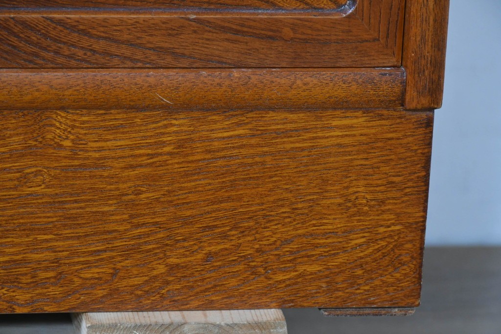 中古　美品　国産職人手作り　欅(ケヤキ)材　力強く美しい木目の茶箪笥　(R-086341)