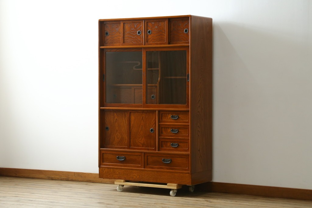 中古　美品　国産職人手作り　欅(ケヤキ)材　力強く美しい木目の茶箪笥　(R-086341)