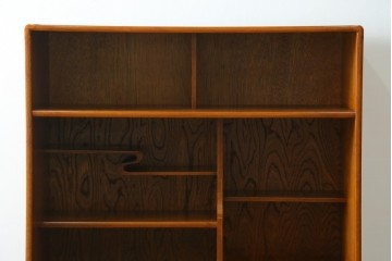 中古　美品　国産職人手作り　欅(ケヤキ)材　力強く美しい木目の茶箪笥　(R-086341)