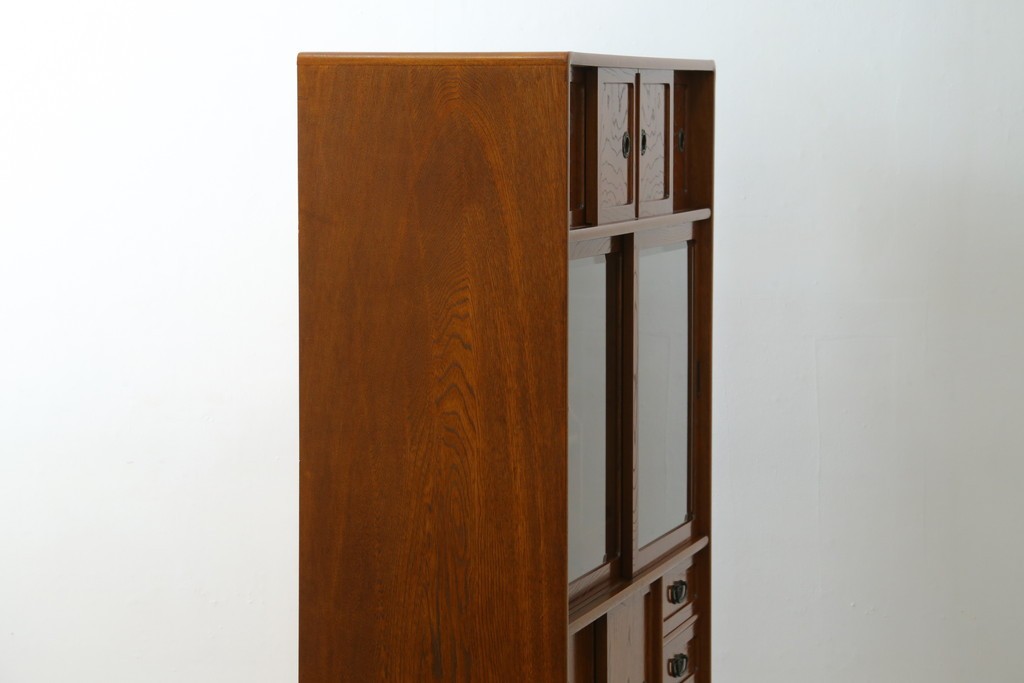 中古　美品　国産職人手作り　欅(ケヤキ)材　力強く美しい木目の茶箪笥　(R-086341)