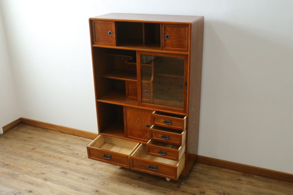 中古　美品　国産職人手作り　欅(ケヤキ)材　力強く美しい木目の茶箪笥　(R-086341)
