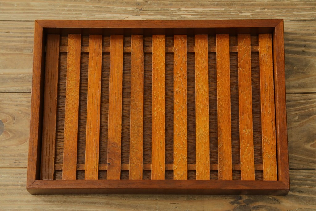 中古　美品　国産職人手作り　欅(ケヤキ)材　力強く美しい木目の茶箪笥　(R-086341)